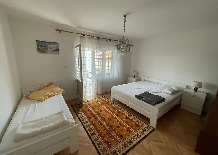 Spacious Retro 3-bedroom 130m2 In Zadar, Puntamika Borik Area Zadar