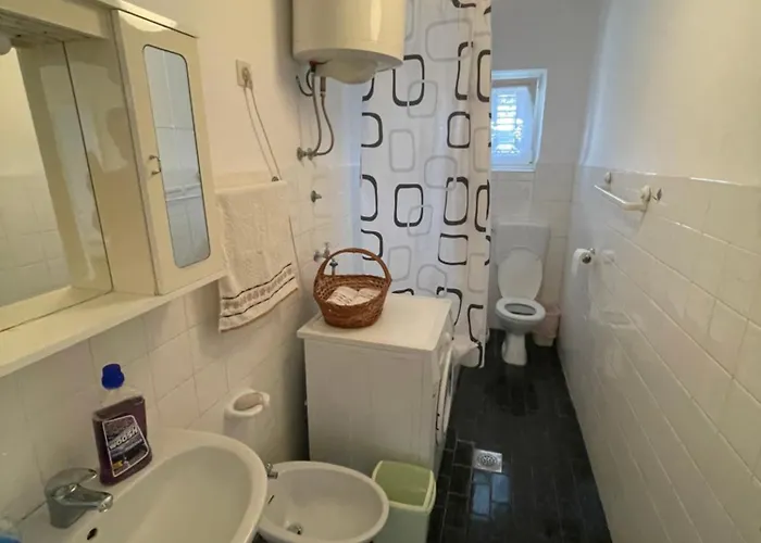 Spacious Retro 3-bedroom 130m2 In Zadar, Puntamika Borik Area * Zadar