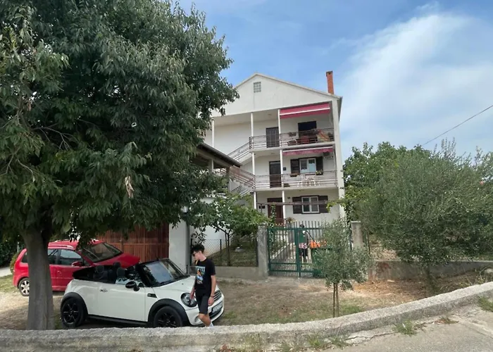 Spacious Retro 3-bedroom 130m2 In Zadar, Puntamika Borik Area Apartman *
