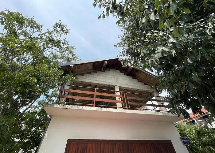 Spacious Retro 3-bedroom 130m2 In Zadar, Puntamika Borik Area Apartman