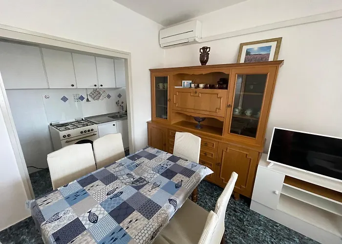 Spacious Retro 3-bedroom 130m2 In Zadar, Puntamika Borik Area Apartman *
