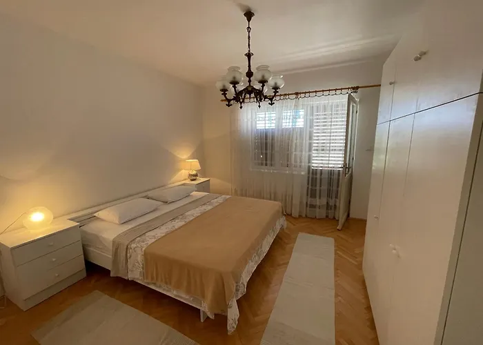 Spacious Retro 3-bedroom 130m2 In Zadar, Puntamika Borik Area Apartman *