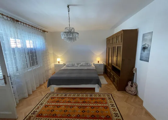 Spacious Retro 3-bedroom 130m2 In Zadar, Puntamika Borik Area Zadar