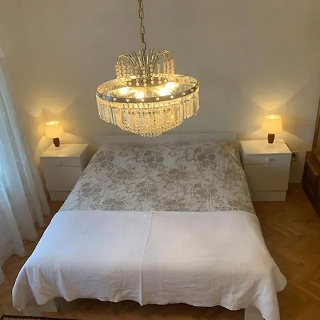 Spacious Retro 3-bedroom 130m2 In Zadar, Puntamika Borik Area Apartment