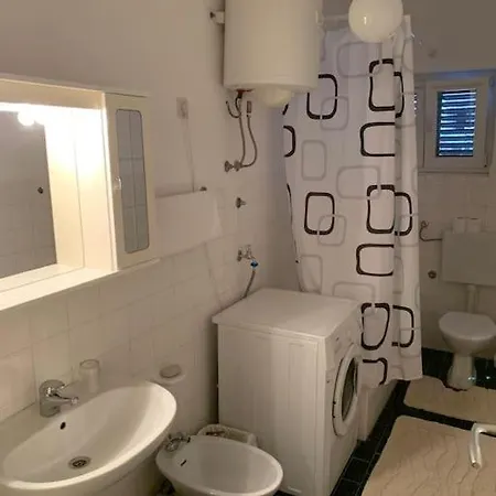 Spacious Retro 3-bedroom 130m2 In Zadar, Puntamika Borik Area * Zadar