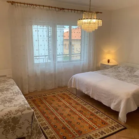 Spacious Retro 3-bedroom 130m2 In Zadar, Puntamika Borik Area Apartment