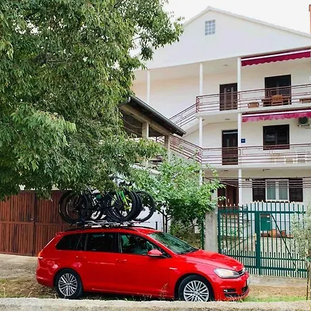 Apartmán Spacious Retro 3-bedroom 130m2 In Zadar, Puntamika Borik Area Zadar