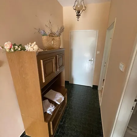 Spacious Retro 3-bedroom 130m2 In Zadar, Puntamika Borik Area