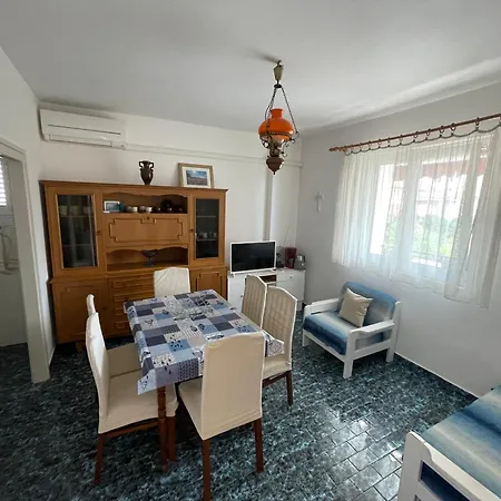 Apartmán Spacious Retro 3-bedroom 130m2 In Zadar, Puntamika Borik Area *