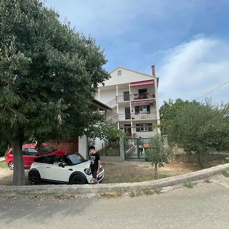 Spacious Retro 3-bedroom 130m2 In Zadar, Puntamika Borik Area Apartmán *