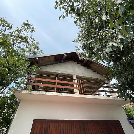 Spacious Retro 3-bedroom 130m2 In Zadar, Puntamika Borik Area Lägenhet