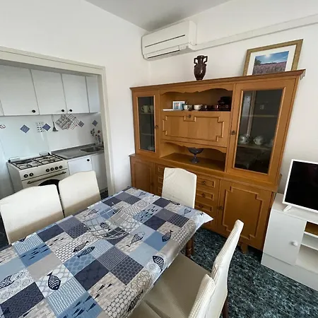 Spacious Retro 3-bedroom 130m2 In Zadar, Puntamika Borik Area Apartmán Zadar