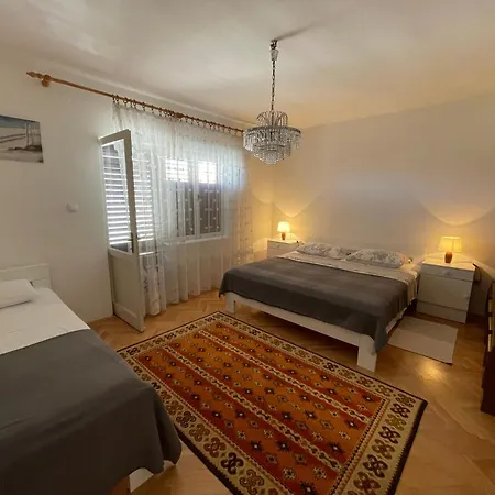 Apartmán Spacious Retro 3-bedroom 130m2 In Zadar, Puntamika Borik Area *