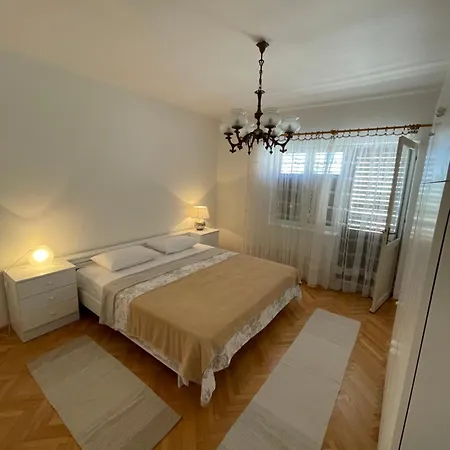 Spacious Retro 3-bedroom 130m2 In Zadar, Puntamika Borik Area Apartmán Zadar