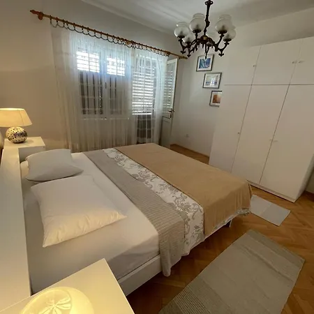 Apartmán Spacious Retro 3-bedroom 130m2 In Zadar, Puntamika Borik Area *