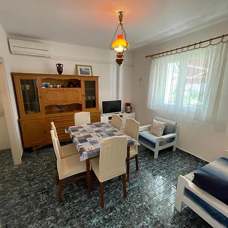Spacious Retro 3-bedroom 130m2 In Zadar, Puntamika Borik Area Apartament