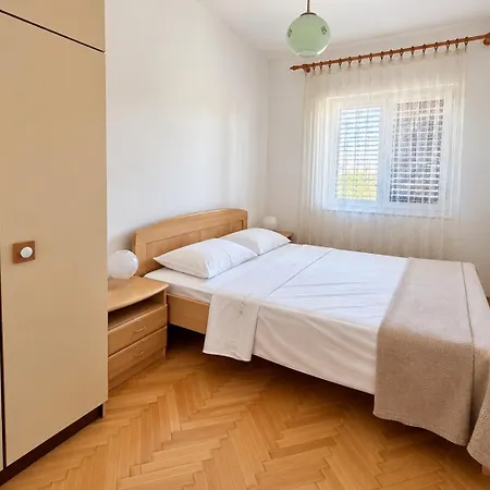 Spacious Retro 3-bedroom 130m2 In Zadar, Puntamika Borik Area Apartmán *