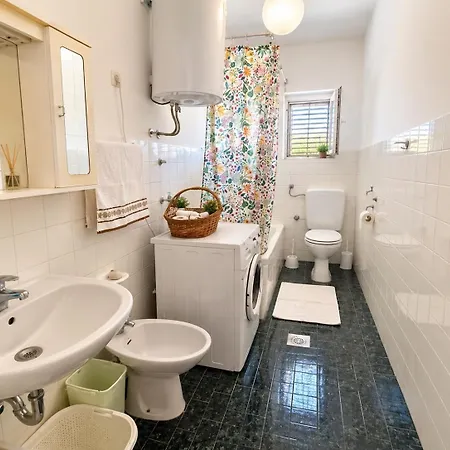 Apartmán Spacious Retro 3-bedroom 130m2 In Zadar, Puntamika Borik Area *