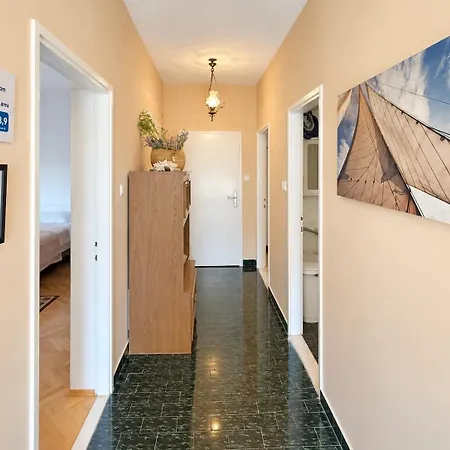 Apartmán Spacious Retro 3-bedroom 130m2 In Zadar, Puntamika Borik Area Zadar