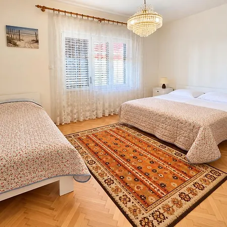 Spacious Retro 3-bedroom 130m2 In Zadar, Puntamika Borik Area Zadar