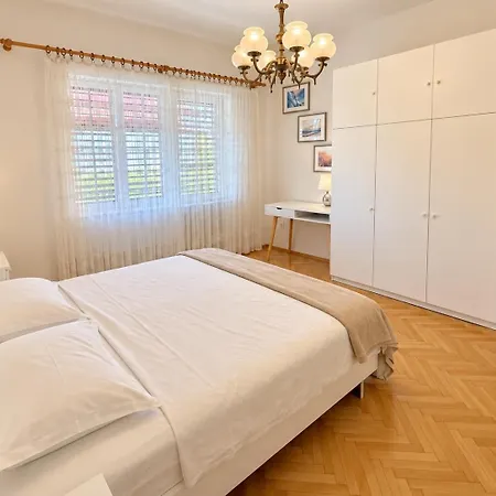 Spacious Retro 3-bedroom 130m2 In Zadar, Puntamika Borik Area