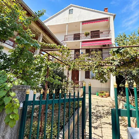 Spacious Retro 3-bedroom 130m2 In Zadar, Puntamika Borik Area Apartmán