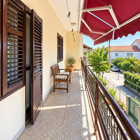 Spacious Retro 3-bedroom 130m2 In Zadar, Puntamika Borik Area Apartmán *