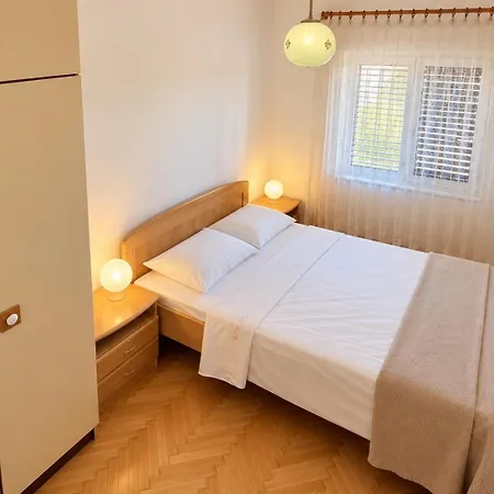 Apartmán Spacious Retro 3-bedroom 130m2 In Zadar, Puntamika Borik Area *
