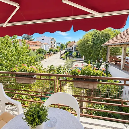 Spacious Retro 3-bedroom 130m2 In Zadar, Puntamika Borik Area Apartmán Zadar