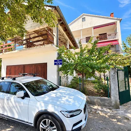 Spacious Retro 3-bedroom 130m2 In Zadar, Puntamika Borik Area Apartmán