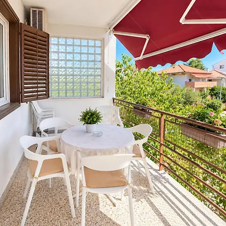 Apartmán Spacious Retro 3-bedroom 130m2 In Zadar, Puntamika Borik Area