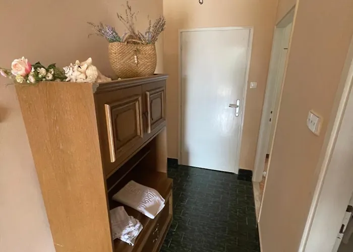 Spacious Retro 3-bedroom 130m2 In Zadar, Puntamika Borik Area