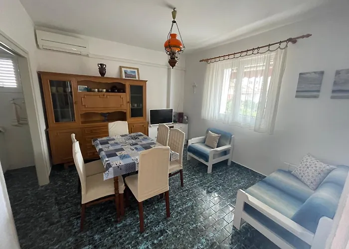 Апартаменты Spacious Retro 3-bedroom 130m2 In Zadar, Puntamika Borik Area