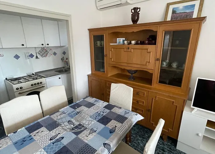 Spacious Retro 3-bedroom 130m2 In Zadar, Puntamika Borik Area 아파트 자다르