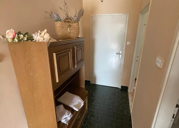 Spacious Retro 3-bedroom 130m2 In Zadar, Puntamika Borik Area Задар