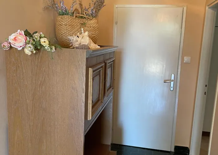 Spacious Retro 3-bedroom 130m2 In Zadar, Puntamika Borik Area Zadar