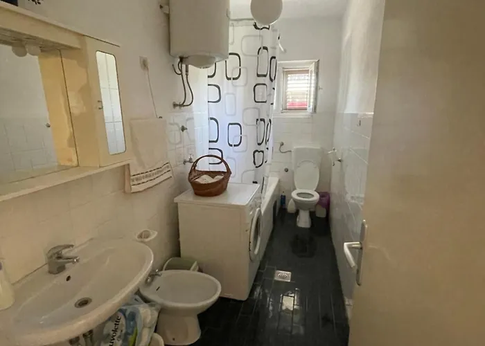 Spacious Retro 3-bedroom 130m2 In Zadar, Puntamika Borik Area * Zadar